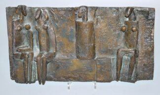 0239-Manfred Kieselbach, Drei sitzende Frauen und ein Mann, Bronzerelief mit monographischem Ausstellungskatalog
