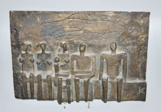 0240-Manfred Kieselbach, Sitzende Frauen und Männer, Bronzerelief mit monographischem Ausstellungskatalog
