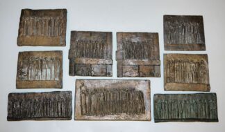 0246-Manfred Kieselbach, 9 Bronzereliefs mit Stehenden bzw. Wartenden, 2 x von 1991