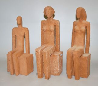 0249-Manfred Kieselbach, 3 Sitzende, Keramikplastiken