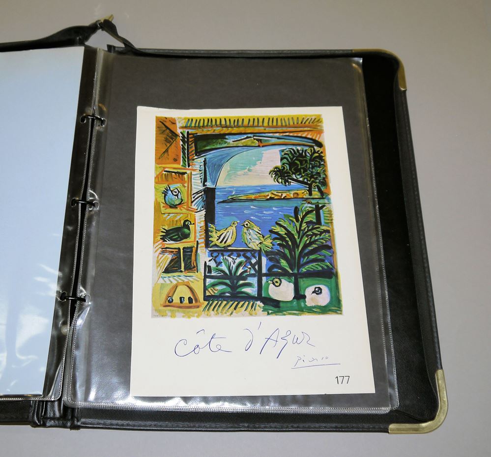 0355-Pablo Picasso, 10 erotische sw-Lithographien aus „Le Goût du Bonheur“ (Der Geschmack des Glücks) (1964/1970), in Sammelmappe mit 3 farbigen Ausstellungspostern – Bild 2