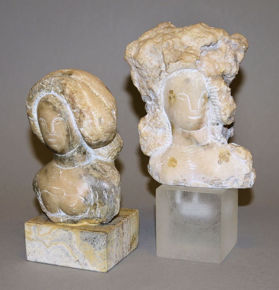 0424-Fritz Schwarzbeck, Zwei weibliche Büsten, drei weibliche Torsi, 2 Rinder, Skulpturen aus Alabaster & Badende, Terrakottarelief – Bild 2