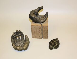 0444-Wolf Spemann, Zwei Hände, Bronzeplastiken & Achim Ribbeck, Faust, Bronzeplastik