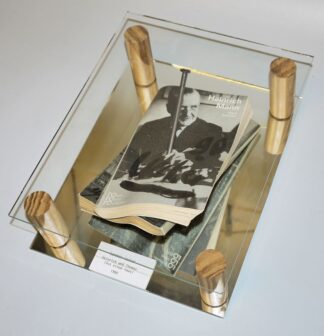 0470-Günter Uecker, Nagelobjekt Heinrich und Thomas Mann (Aus einem Haus, 1990