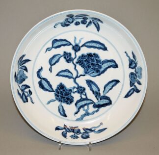 0530-Große chinesische Blauweiß-Schale mit Päoniendekor, nach älteren Vorbildern