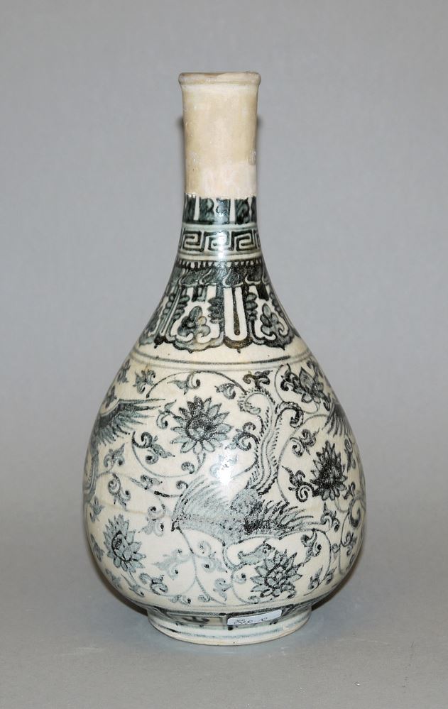 0532-Yuhuchunping mit Phönix, Flaschenvase der Yuan/Ming-Zeit, China 14./15. Jh. – Bild 2