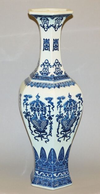 0555-Dekorative Blauweiß-Bodenvase, China, Ende 20. Jh.
