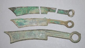 0577-Drei "Qidao", "Messermünzen", frühe chinesische Zahlungsmittel des 7.-3. Jh. v. Chr.