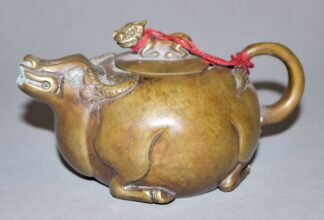 0580-Kleines Zierkännchen aus Bronze, späte Qing-Zeit, China 19. Jh.