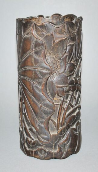 0583-Bitong aus Bambus mit Lotus-Motiven, Qing-Zeit, China 19. Jh.