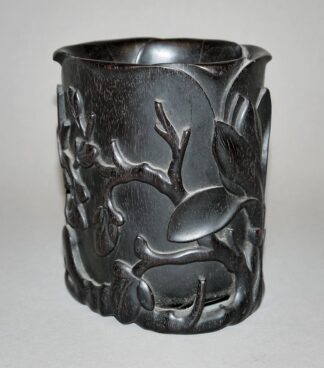 0584-Bitong aus schwerem Holz mit Magnolienblüten, Qing-Zeit, China 18./19. Jh.