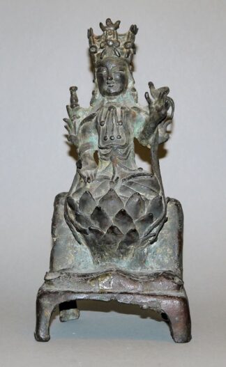 0594-Guanyin auf Lotusthron, Bronzeplastik der Ming-Zeit, China 16./17. Jh.