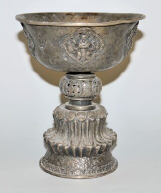 0600-Tibetische Butterlampe aus Silber, 19. Jh.
