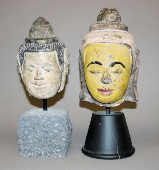 0617-Zwei Köpfe des Buddha aus Stein, Burma 17./18. Jh.