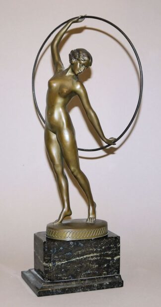 0701-Otto Schmidt-Hofer, "Reifentänzerin", Bronzeplastik um 1900 auf elegantem Marmorsockel (H 47cm)