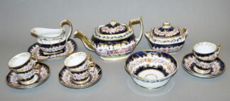 0800-Georgisches Porzellan-Teeservice, England, Anfang 19. Jh. und viktorianisches Dessertservice aus Glas