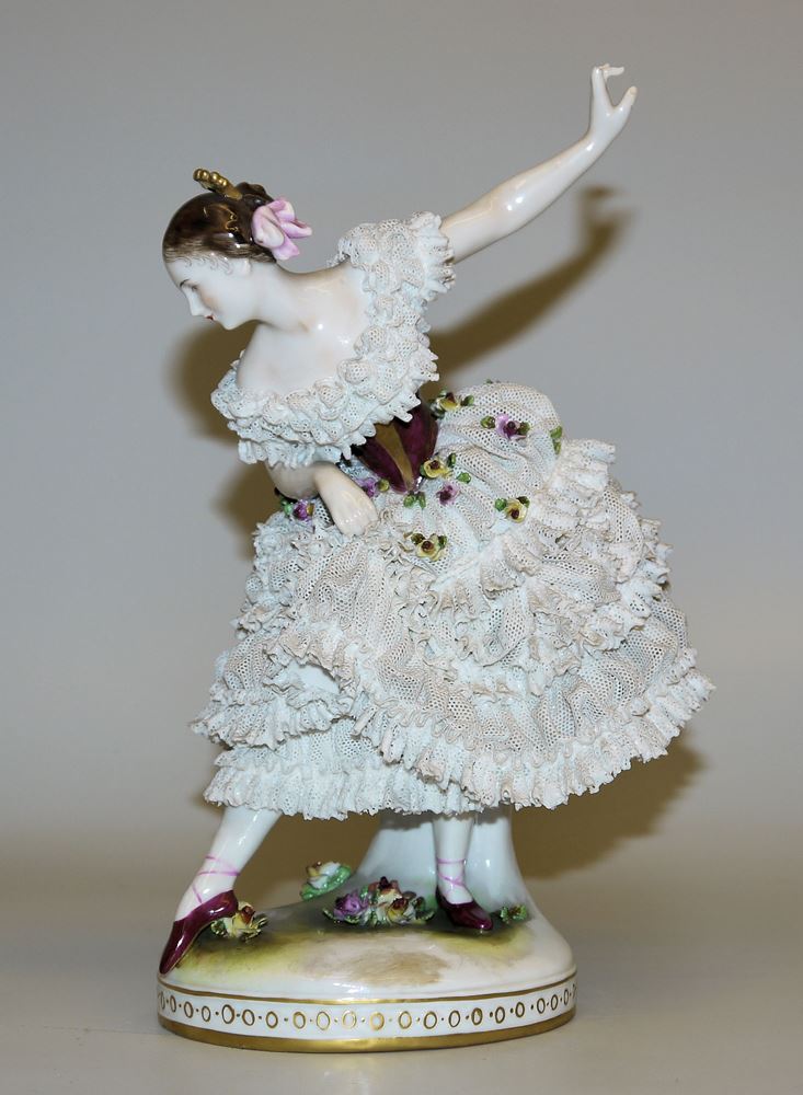 0803-Dame, Balletttänzerin und Cellistin, drei Porzellanfiguren der Aeltesten Volkstedter Porzellanmanufaktur um 1900/10 – Bild 2
