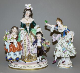 0809-Mutter mit Kindern und Tänzerin, zwei Sitzendorfer Porzellanplastiken, Anfang 20. Jh.