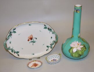 0822-Porzellan-Vase mit Seerosen, Platte mit Rosen u. 2 kl. Schälchen, Herend, ab frühem 20. Jh.