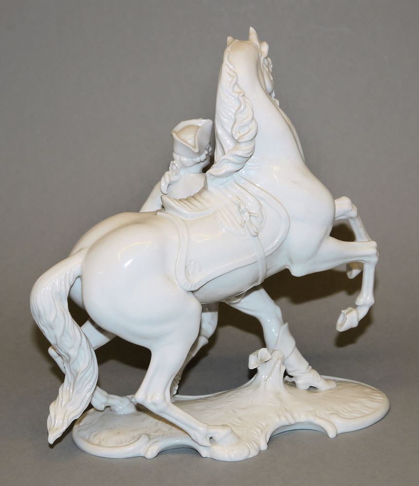 0841-Porzellangruppe "Reiter führt sein Pferd am Zügel", Nymphenburg – Bild 2