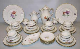 0845-Porzellan-Kaffeeservice "Rocaille" mit Blumen für 12 Personen, KPM, Berlin, 1. Wahl