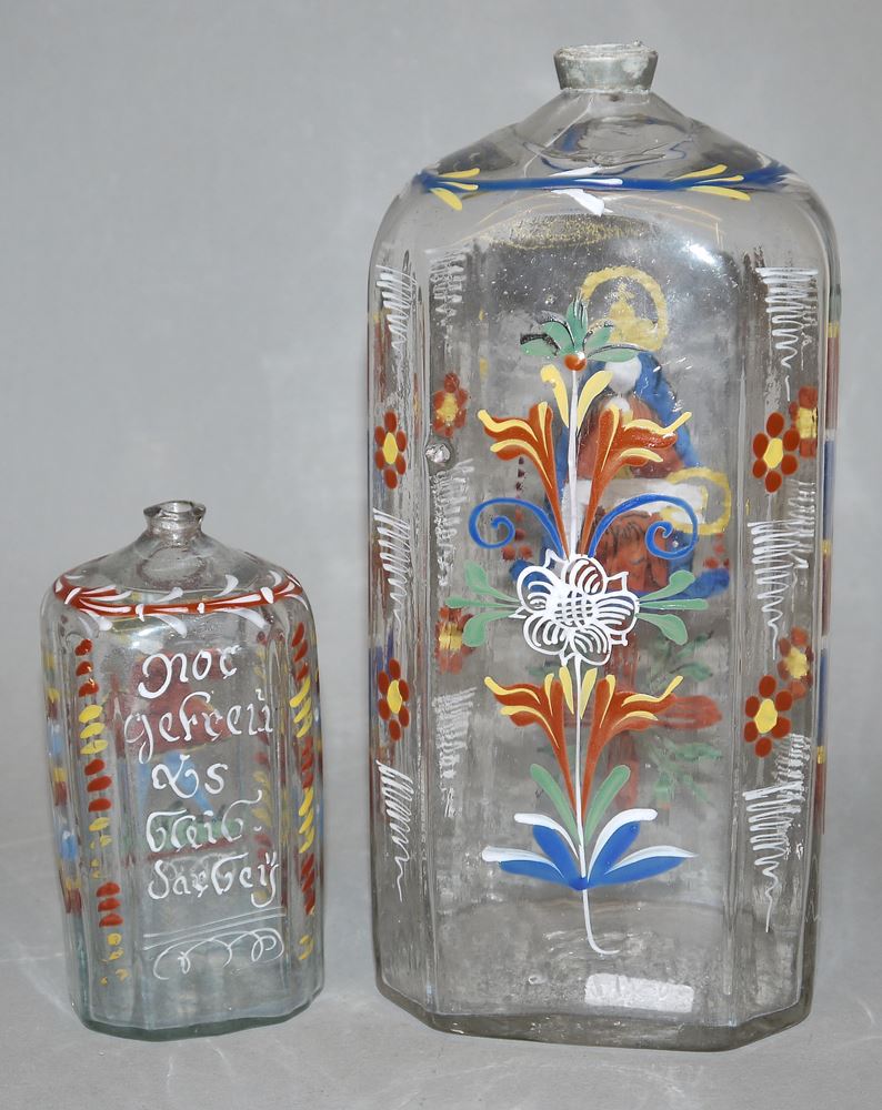 0858-Zwei alpenländische Schnapsflaschen, einmal Hochzeitsflasche, wohl Freudenthal, Österreich um 1800/19. Jh. – Bild 2