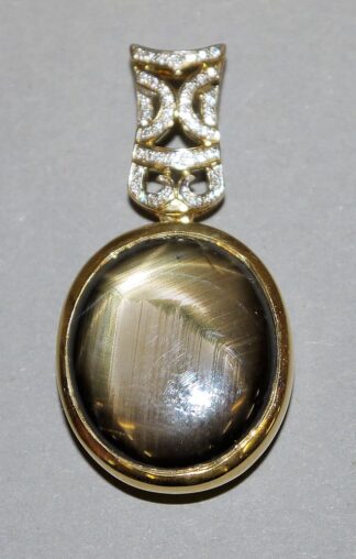 0921-Schwerer Anhänger mit schwarzem Stern-Saphiren, Brillanten und weißen Saphiren, Gold