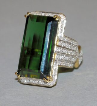0922-Schwerer Ring mit Santa-Rosa-Turmalin und Brillanten, Gold