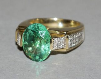 0925-Schwerer Smaragdring mit Brillanten, Gold