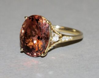 0931-Ring mit Turmalin und Brillanten, Gold