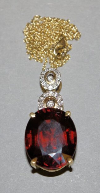 0934-Schwerer Anhänger mit Spessartin und Brillanten an Kette, Gold
