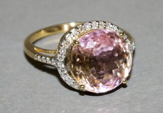 0936-Ring mit rosafarbenem Neon-Turmalin und Brillanten, Gold