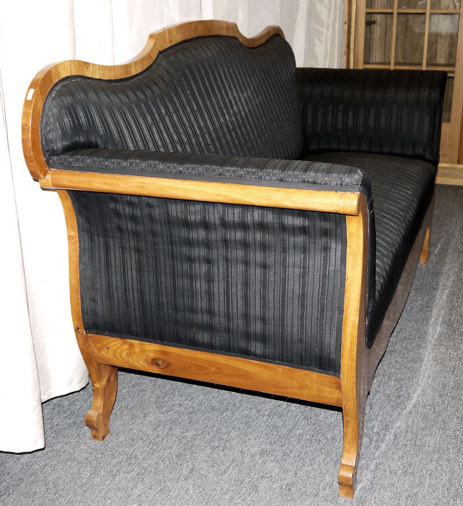 0978-Repräsentatives Biedermeier-Sofa aus Kirschbaum - Image 2