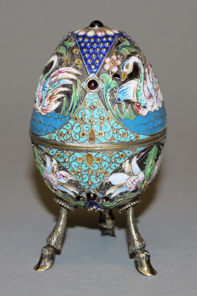 1021-Russisches Cloisonné-Ei mit Cabochons und Schwanendekor, 2. H. 20. Jh. – Bild 2