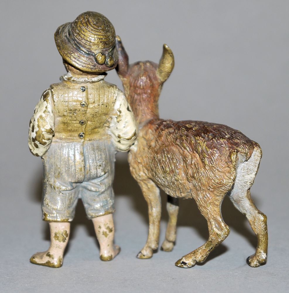 1035-Knabe und Reh, Wiener Bronze um 1900 – Bild 2