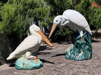 1041-Silberreiher und Pelikan, zwei dekorative Gartenplastiken aus Keramik