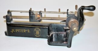 1044-Kurioses Büroutensil um 1900: Bleistiftspitzmaschine von Guhl & Harbeck, Hamburg