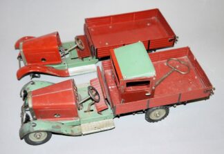 1060-"Aus zwei mach eins", zwei Märklin Baukasten LKW 1101 um 1930
