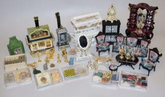 1062-Ein exquisites Sortiment Puppenstuben-Möblierung mit Kleinstteilen, 20. Jh.