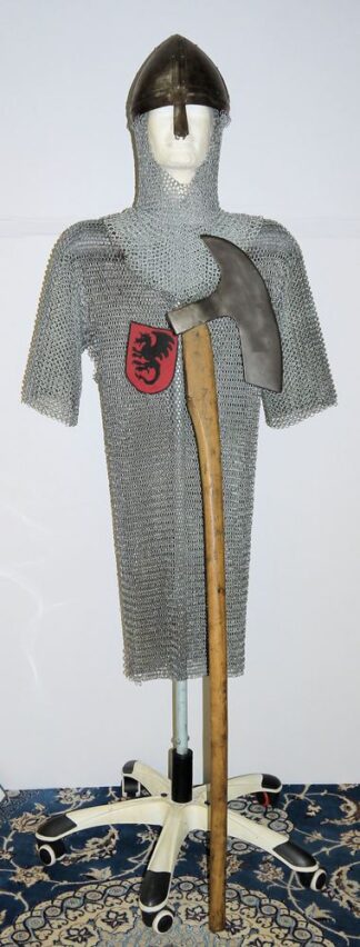1079-Kettenpanzer des Historismus mit Helm und "Henkersbeil" in Art des Mittelalters, 20. Jh.