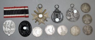 1096-Sammlung mit fünf Ehrenzeichen u. sieben 5-Reichsmarkstücke, WK 2
